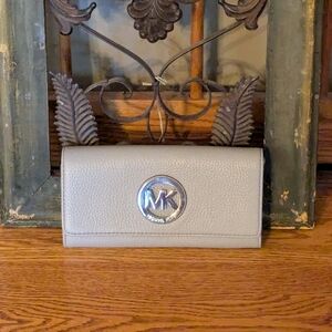 Michael Kors Gray Pebbled Leather Fulton Carryall Wallet